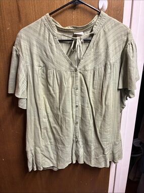 Venezia Light Sage Button-Front Short-Sleeve Blouse